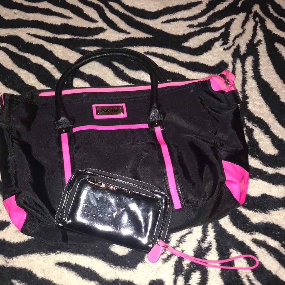 Izod purse and wallet